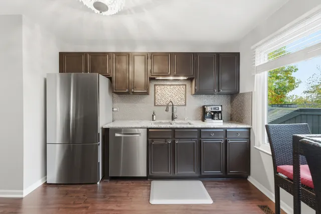 $340,000 | 294 Mallard Point, Unit A, Lake Barrington, IL 60010