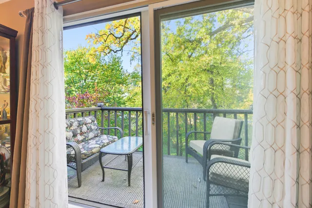 $340,000 | 294 Mallard Point, Unit A, Lake Barrington, IL 60010