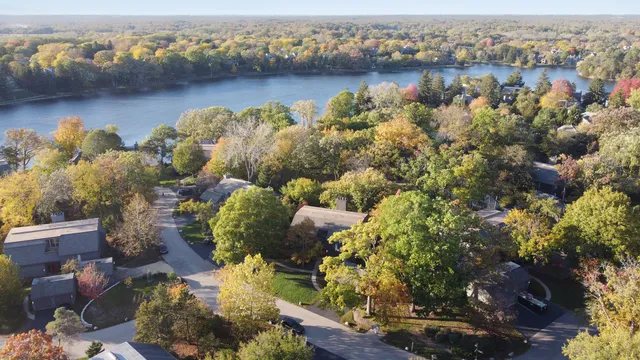 $340,000 | 294 Mallard Point, Unit A, Lake Barrington, IL 60010