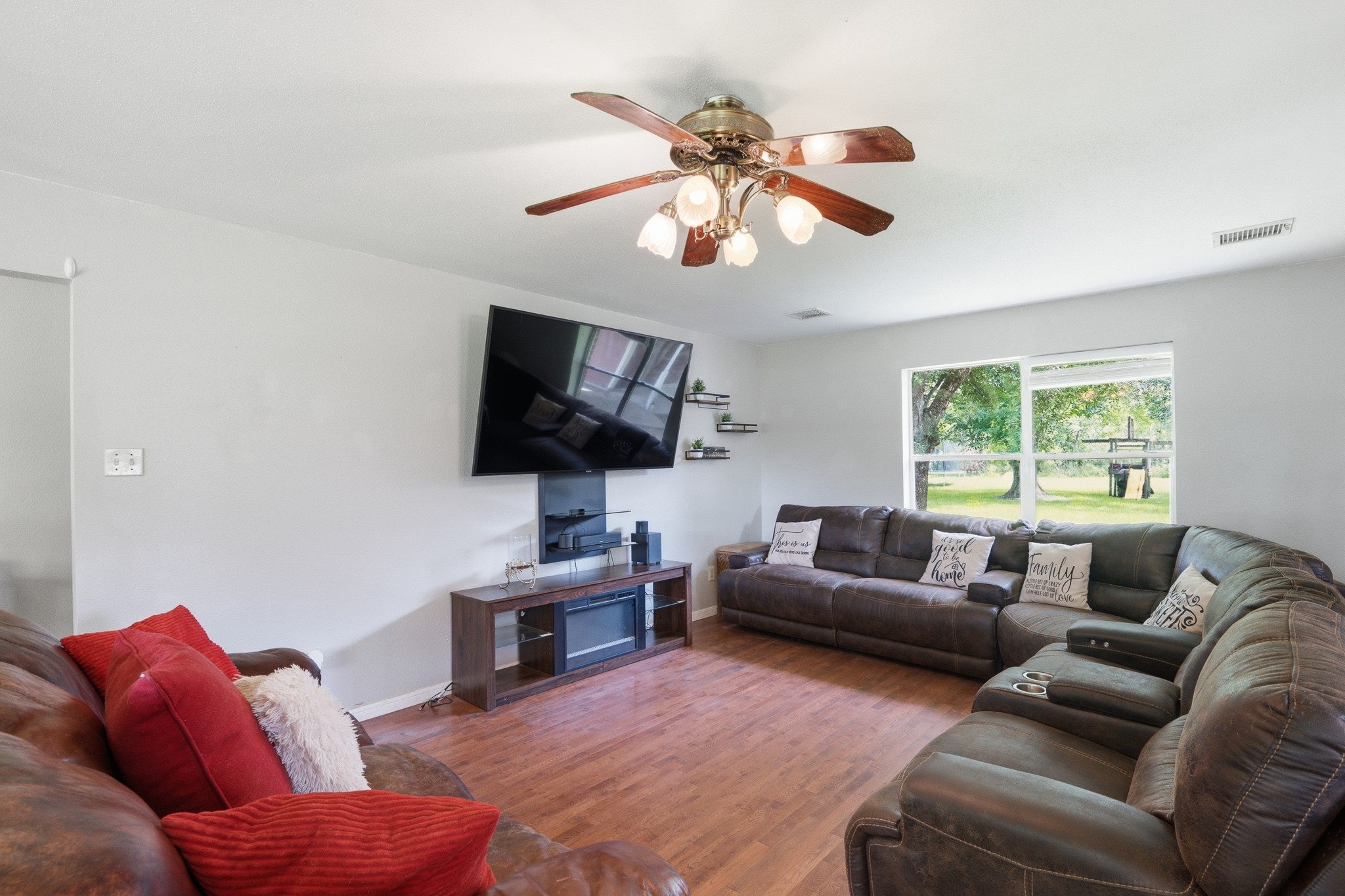 5040 County Road 31 Angleton, TX 77515 - Photo 9 of 31 AI Enhanced