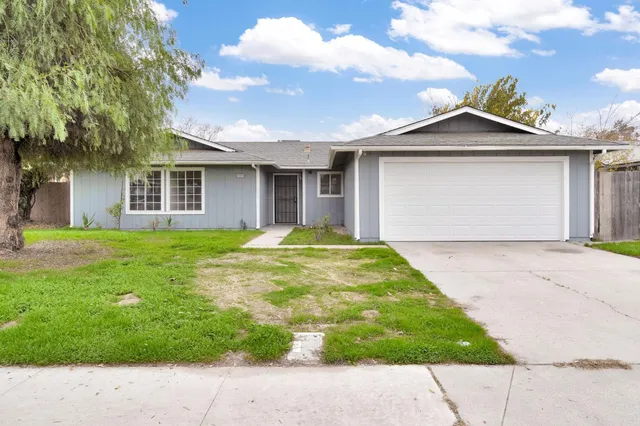 $359,900 | 14853 West Stanislaus Avenue, Kerman, CA 93630