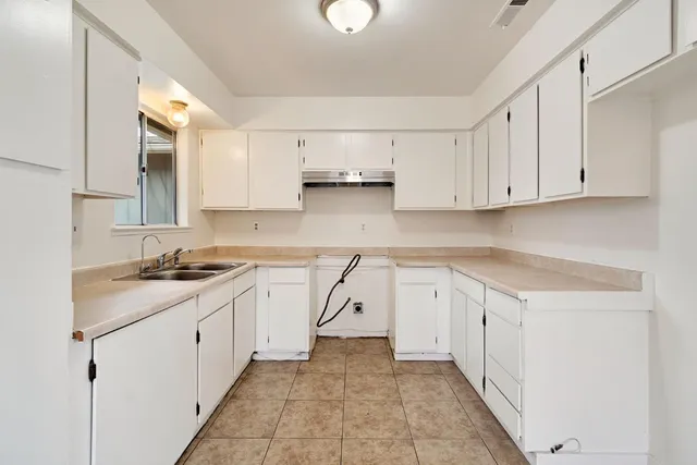 $359,900 | 14853 West Stanislaus Avenue, Kerman, CA 93630