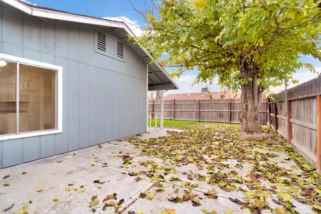 $359,900 | 14853 West Stanislaus Avenue, Kerman, CA 93630