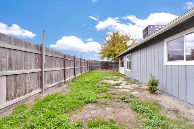 $359,900 | 14853 West Stanislaus Avenue, Kerman, CA 93630