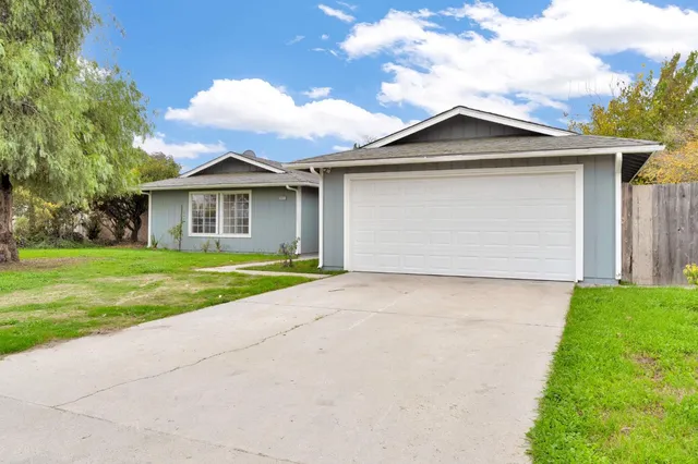$359,900 | 14853 West Stanislaus Avenue, Kerman, CA 93630