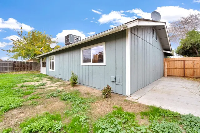 $359,900 | 14853 West Stanislaus Avenue, Kerman, CA 93630