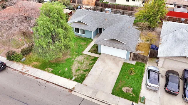 $359,900 | 14853 West Stanislaus Avenue, Kerman, CA 93630