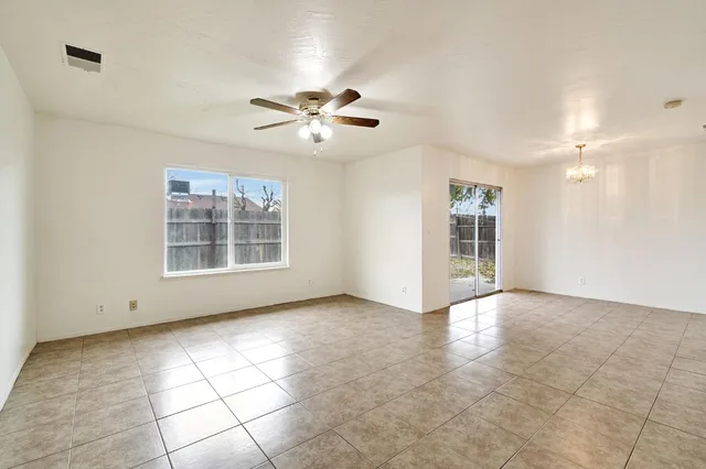 $359,900 | 14853 West Stanislaus Avenue, Kerman, CA 93630