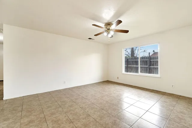 $359,900 | 14853 West Stanislaus Avenue, Kerman, CA 93630