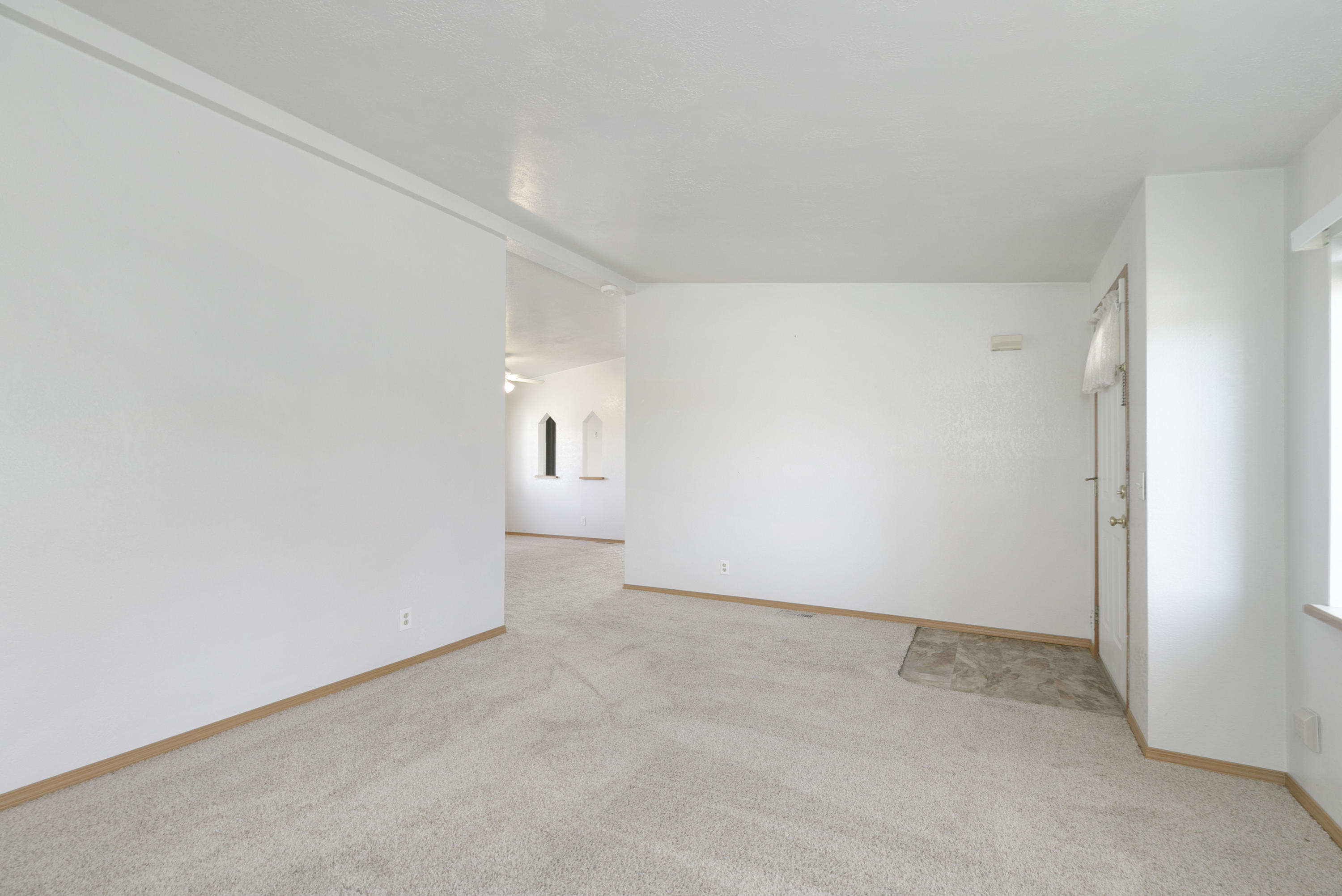 9751 Fort Road Wapato, WA 98951 - Photo 14 of 20 Entry Living Space 2
