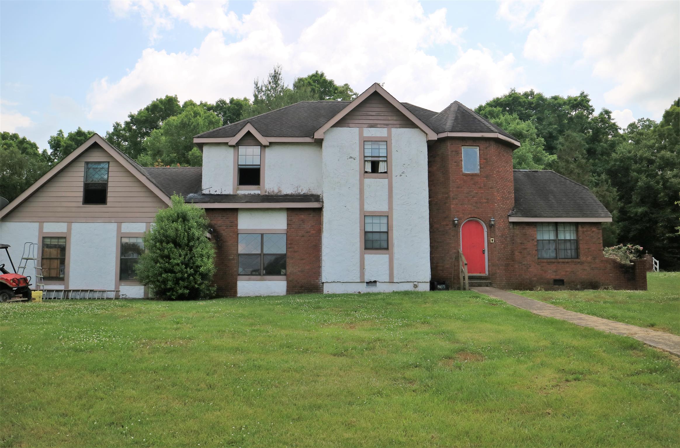 1085 Hooper Road Charlotte, TN 37036 - Photo 1 of 27 Gallery Image 1