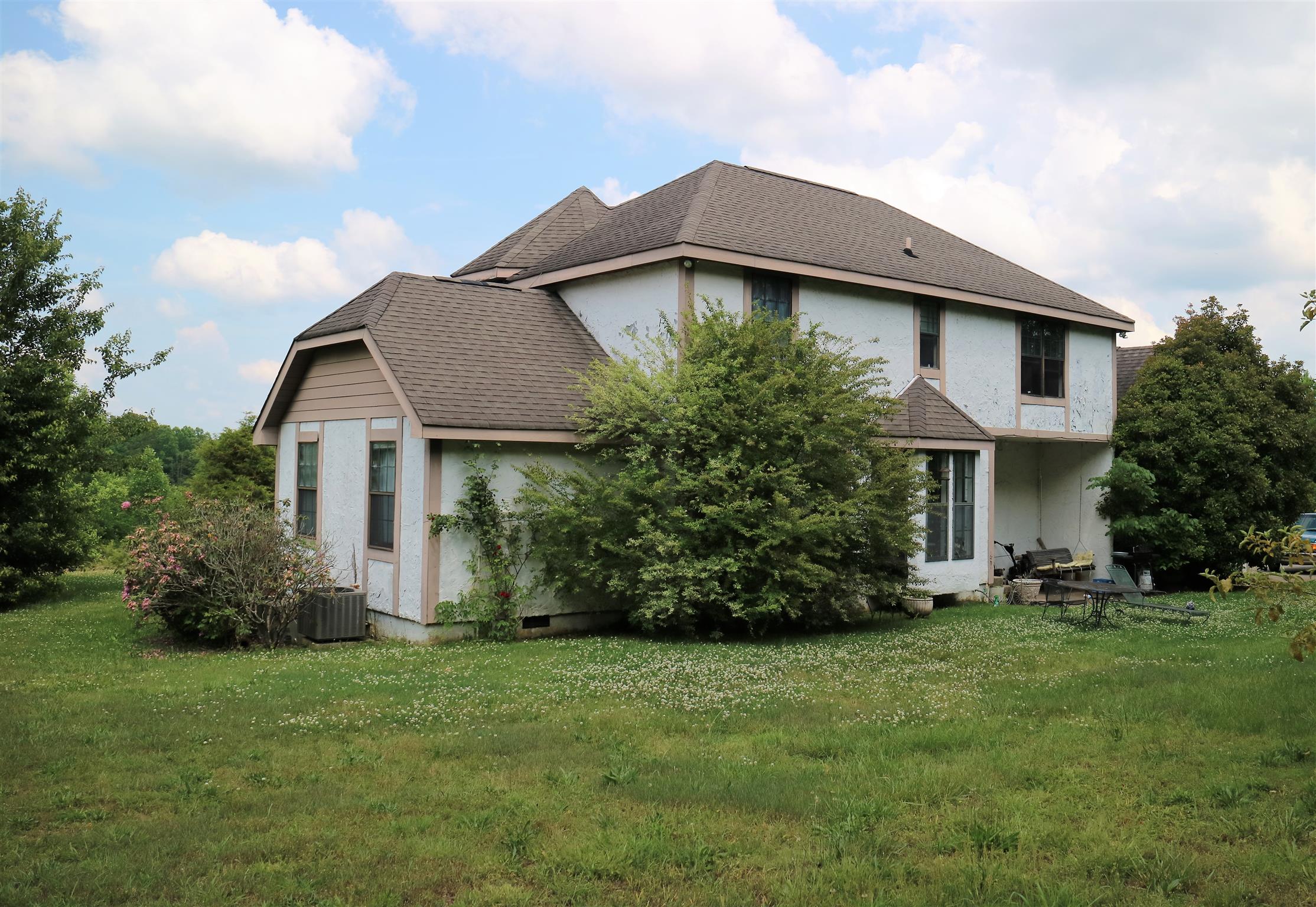 1085 Hooper Road Charlotte, TN 37036 - Photo 2 of 27 Gallery Image 2