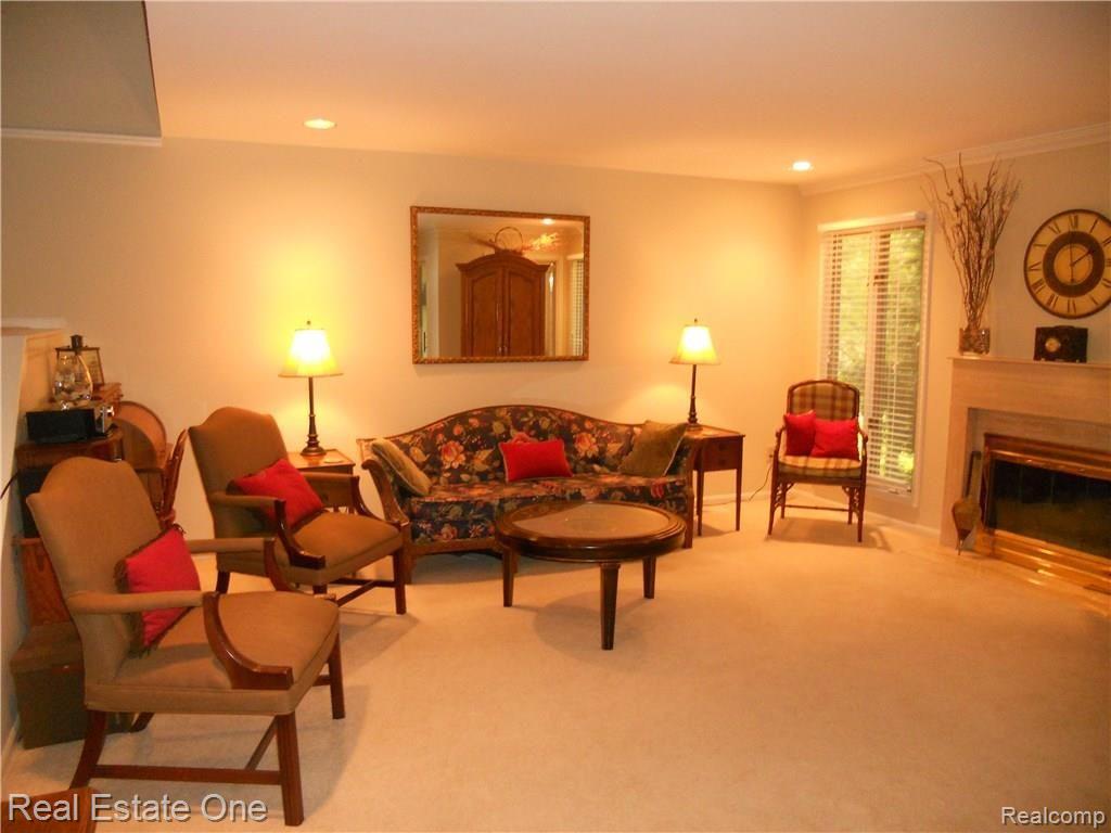 966 Golfview Court, Unit 9 Rochester, MI 48307 - Photo 10 of 46 DSCN3462.JPG
