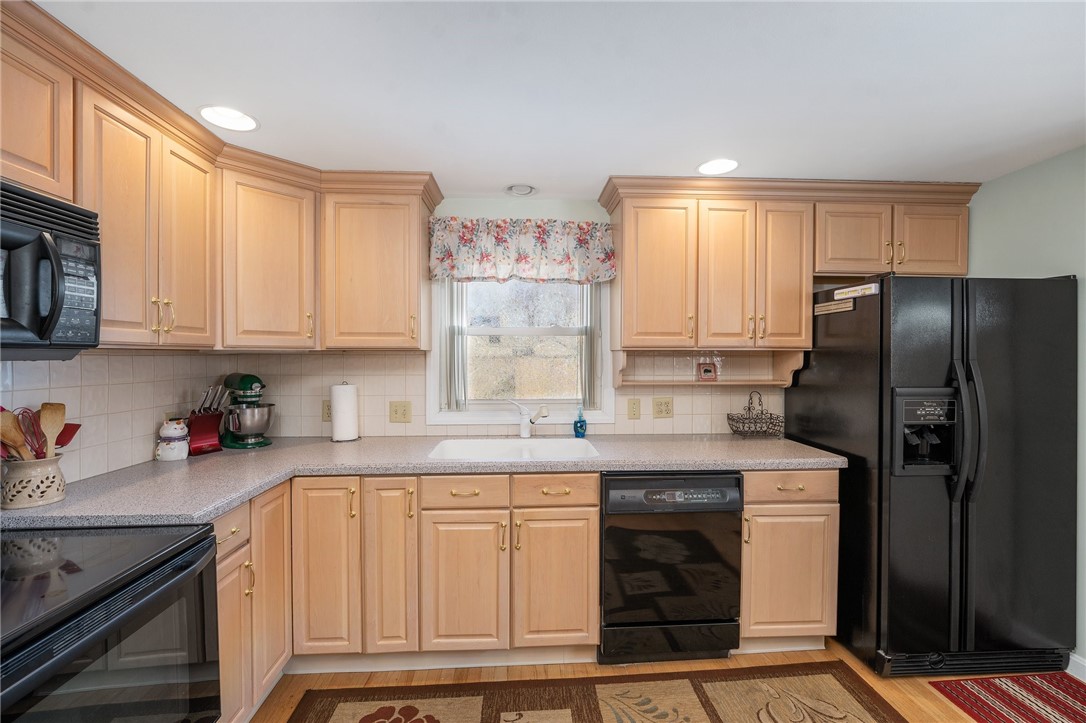 215 Clews Street Pawtucket, RI 02861 - Photo 10 of 35 Gallery Image 10