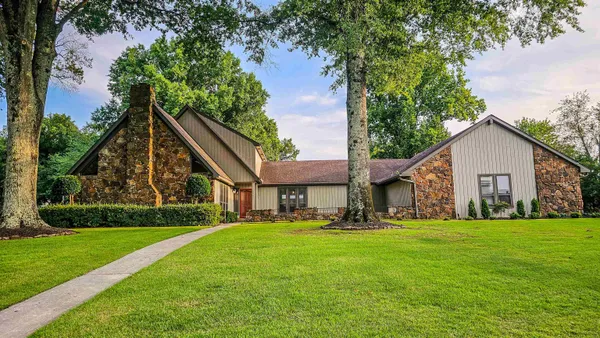 $475,000 | 2455 Surrey Hill Place, Memphis, TN 38016