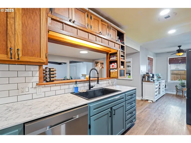 $415,000 | 1416 East 14th Street, The Dalles, OR 97058