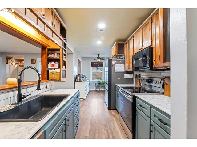 $415,000 | 1416 East 14th Street, The Dalles, OR 97058