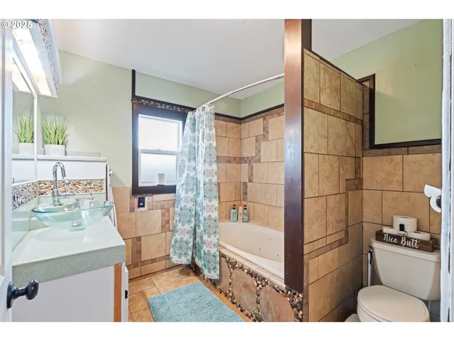 $415,000 | 1416 East 14th Street, The Dalles, OR 97058