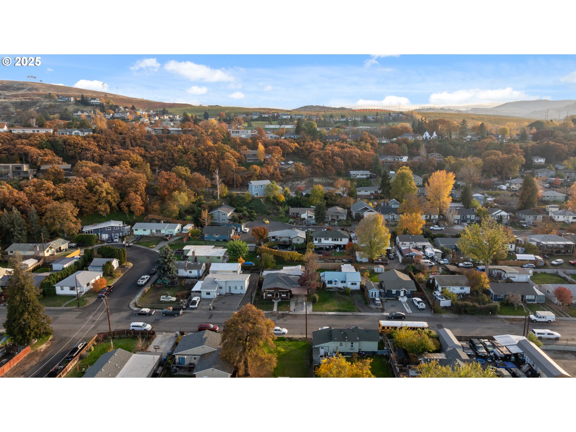1416 East 14th Street The Dalles, OR 97058 - Photo 26 of 27 an aerial view of multiple house