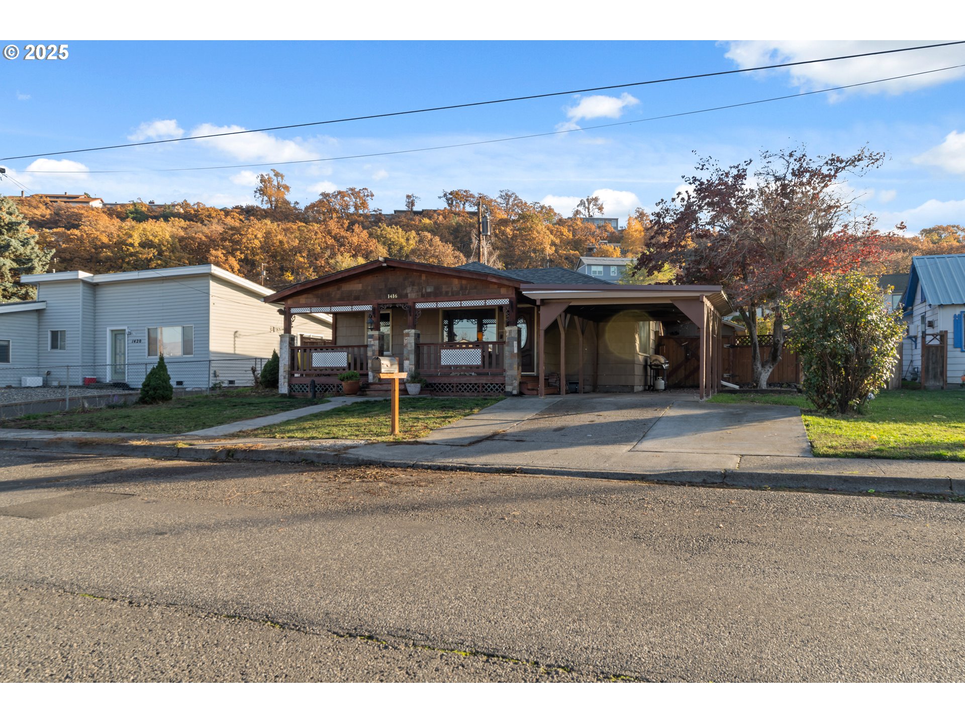 1416 East 14th Street The Dalles, OR 97058 - Photo 3 of 27 a view of a house with a swimming pool and a yard