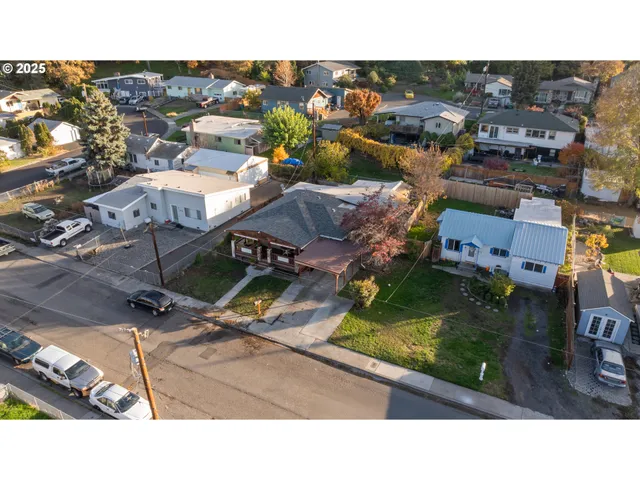 $415,000 | 1416 East 14th Street, The Dalles, OR 97058