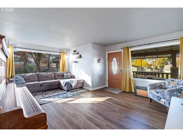 $415,000 | 1416 East 14th Street, The Dalles, OR 97058