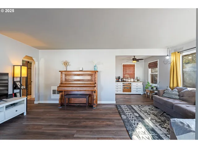 $415,000 | 1416 East 14th Street, The Dalles, OR 97058