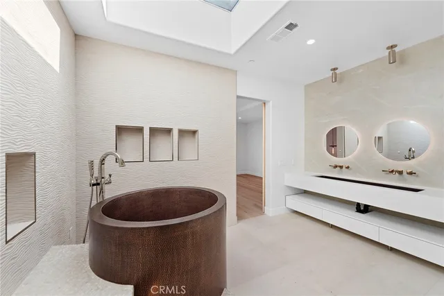 $17,900 | 207 West Avenida San Antonio, San Clemente, CA 92672