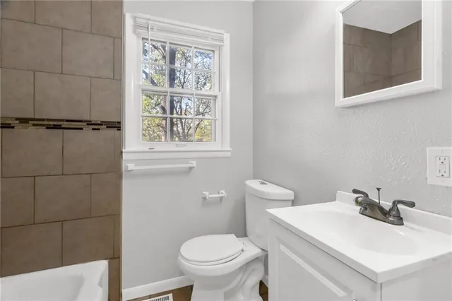 $292,000 | 3300 North Chippewa Drive, Kansas City, MO 64116