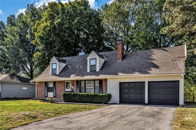 $292,000 | 3300 North Chippewa Drive, Kansas City, MO 64116