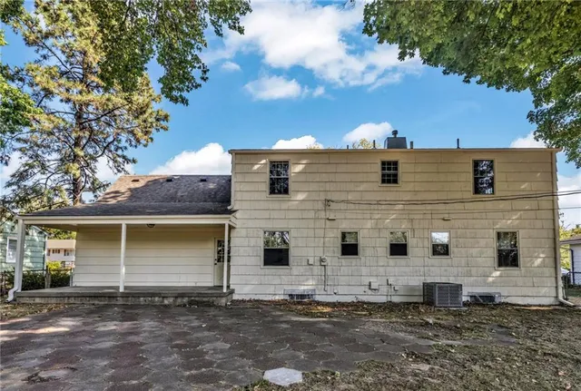 $292,000 | 3300 North Chippewa Drive, Kansas City, MO 64116