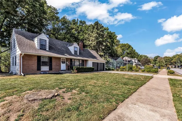 $292,000 | 3300 North Chippewa Drive, Kansas City, MO 64116