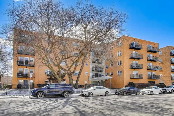 $297,500 | 2501 West Bryn Mawr Avenue, Unit 507, Chicago, IL 60659