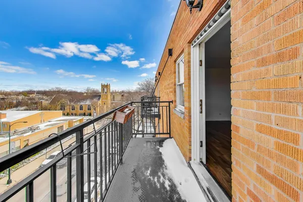 $297,500 | 2501 West Bryn Mawr Avenue, Unit 507, Chicago, IL 60659