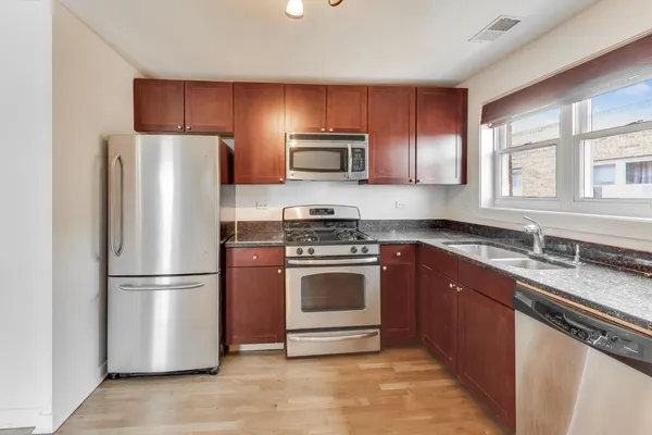 $297,500 | 2501 West Bryn Mawr Avenue, Unit 507, Chicago, IL 60659