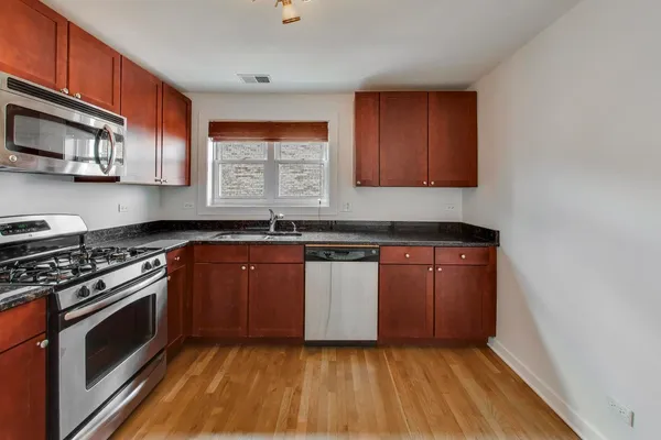 $297,500 | 2501 West Bryn Mawr Avenue, Unit 507, Chicago, IL 60659