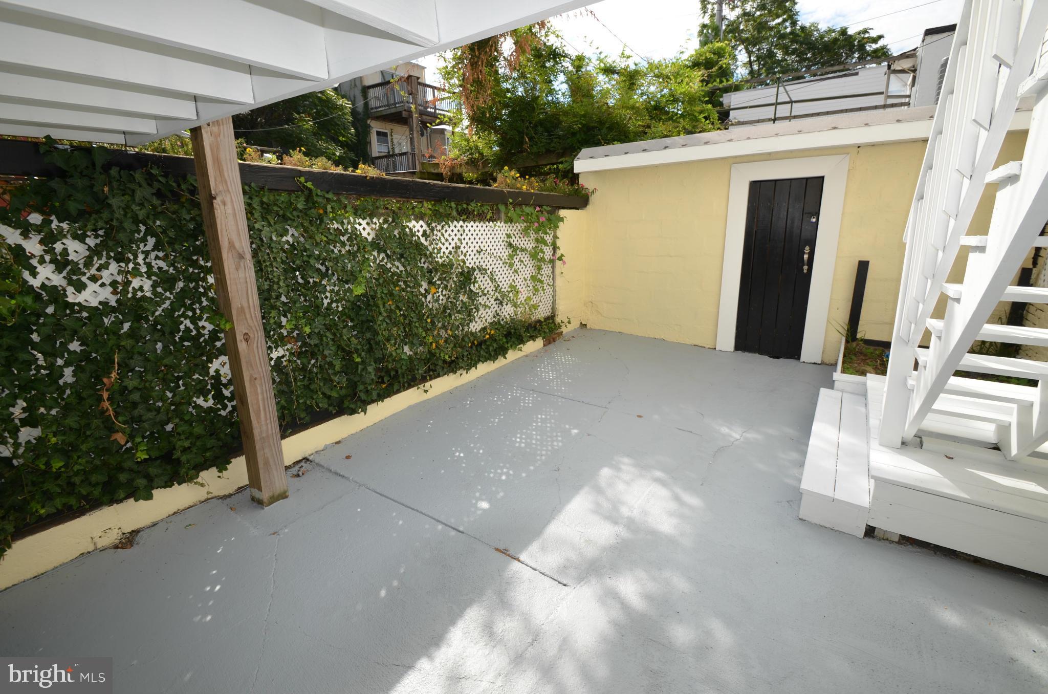 2309 Eastern Avenue Baltimore, MD 21224 - Photo 29 of 30 a view of a porch