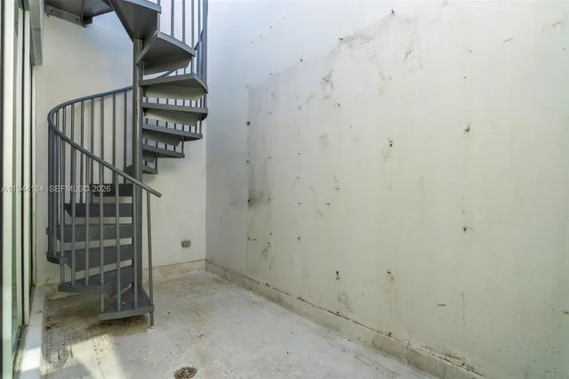 a view of entryway and gallery