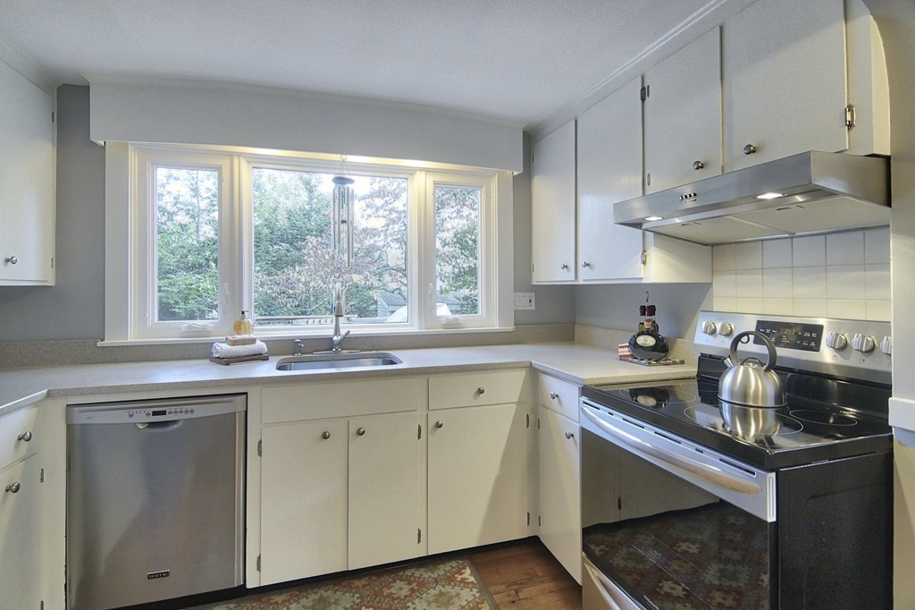 36 Charles Street Lexington, MA 02421 - Photo 9 of 16 Gallery Image 9