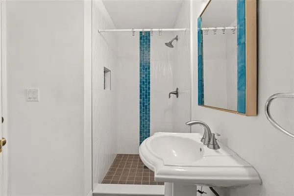 $2,800 | 2725 North Myrtle Avenue, Tampa, FL 33602