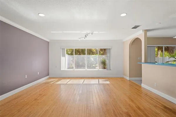 $2,800 | 2725 North Myrtle Avenue, Tampa, FL 33602