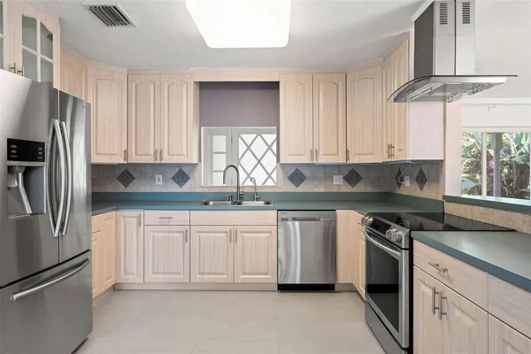 $2,800 | 2725 North Myrtle Avenue, Tampa, FL 33602