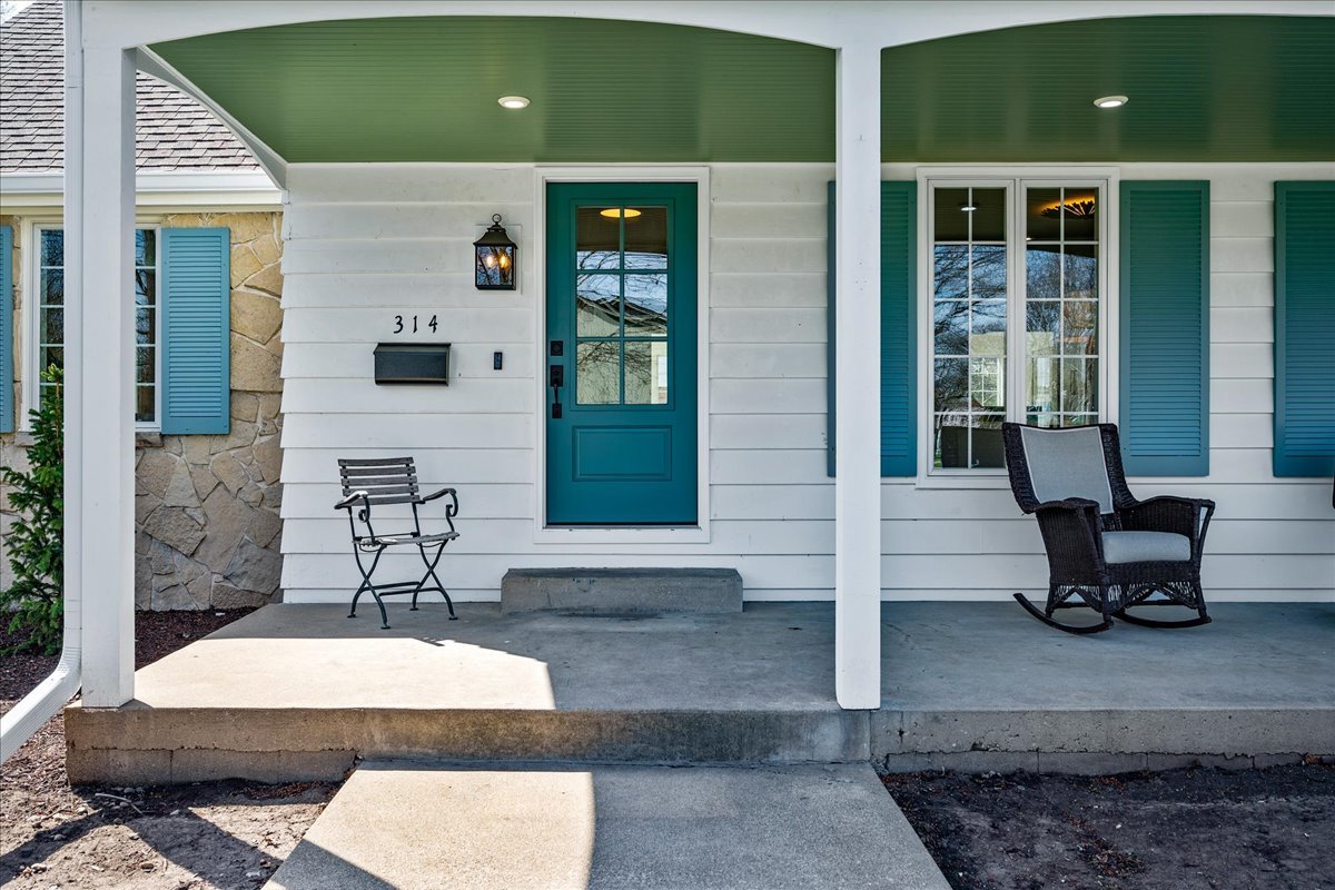 314 Davis Avenue Bloomington, IL 61701 - Photo 2 of 55