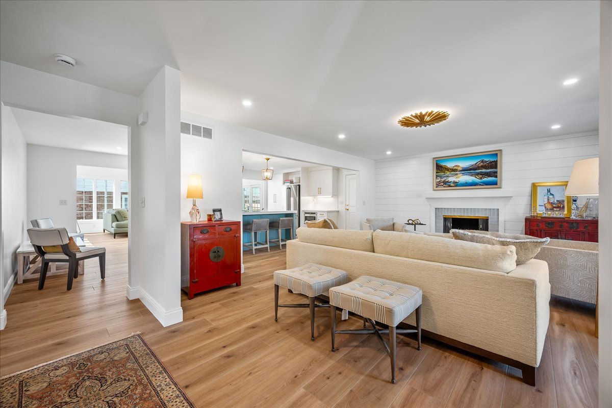 314 Davis Avenue Bloomington, IL 61701 - Photo 3 of 55