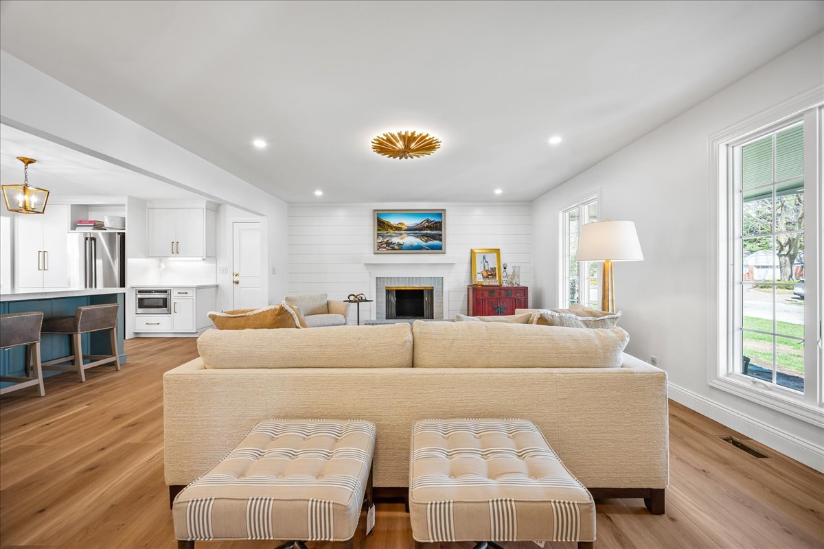 314 Davis Avenue Bloomington, IL 61701 - Photo 4 of 55