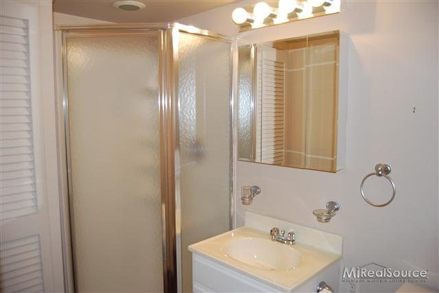 776 Oak Brook Ridge Drive, Unit 160 Rochester, MI 48307 - Photo 7 of 18 31226515-6.JPG