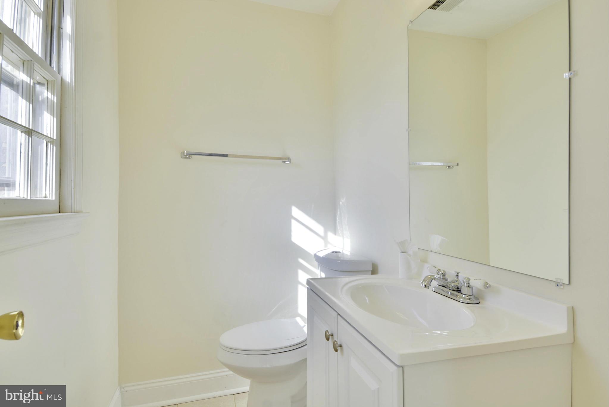 2101 Edgeware Street Silver Spring, MD 20905 - Photo 24 of 27 Bath