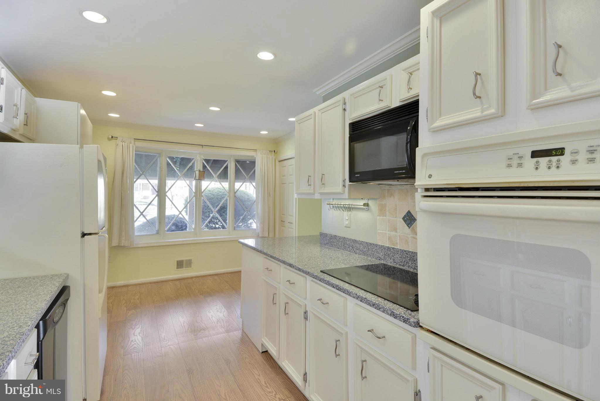 2101 Edgeware Street Silver Spring, MD 20905 - Photo 9 of 27 Kitchen