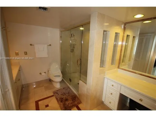 $4,500 | 5151 Collins Avenue, Unit 1030, Miami Beach, FL 33140