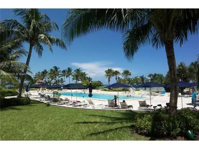 $4,500 | 5151 Collins Avenue, Unit 1030, Miami Beach, FL 33140